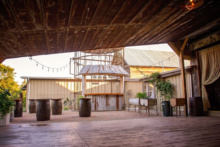 silo bar at the palm tree barn