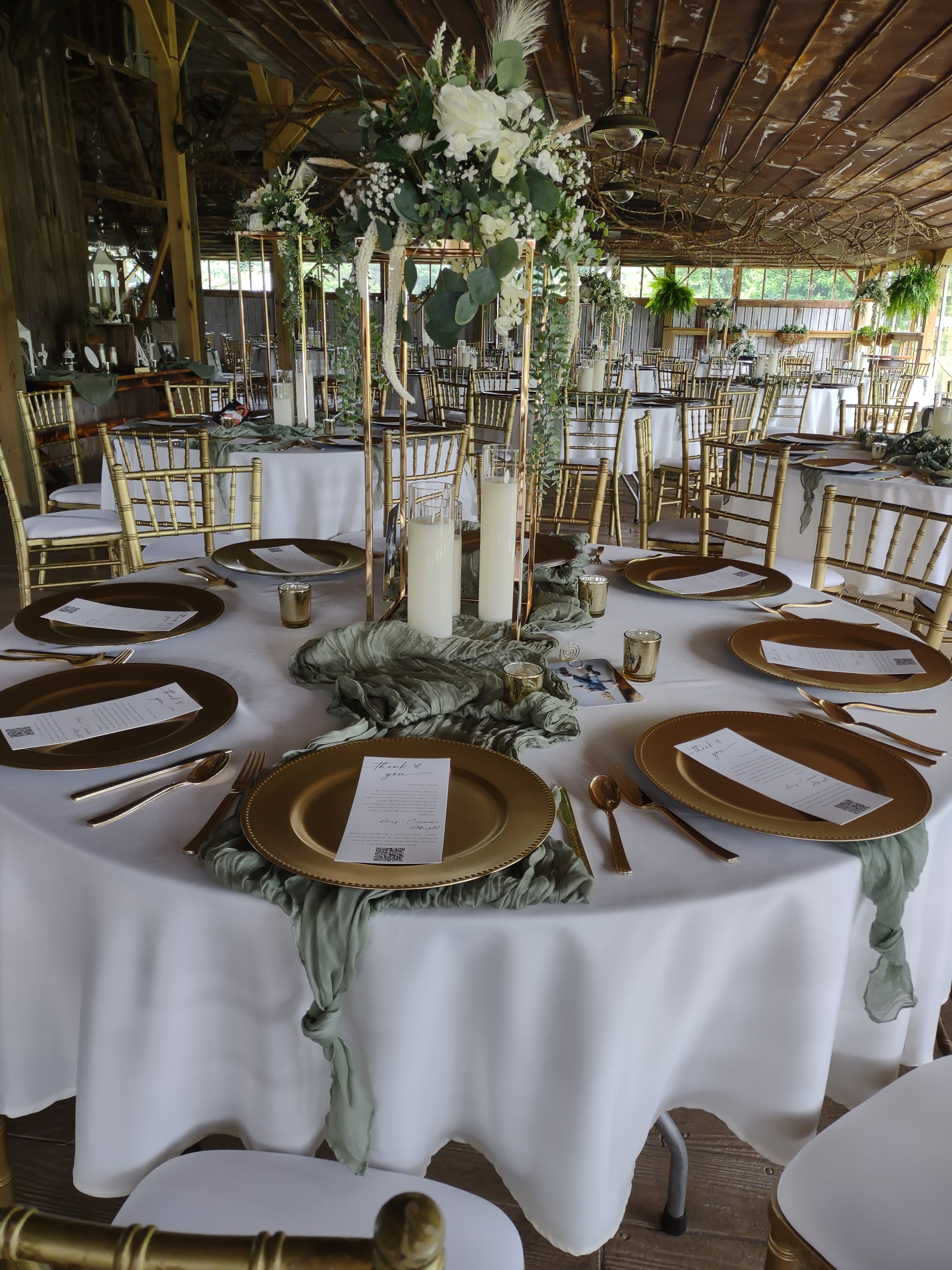 white and gold wedding reception tablescape